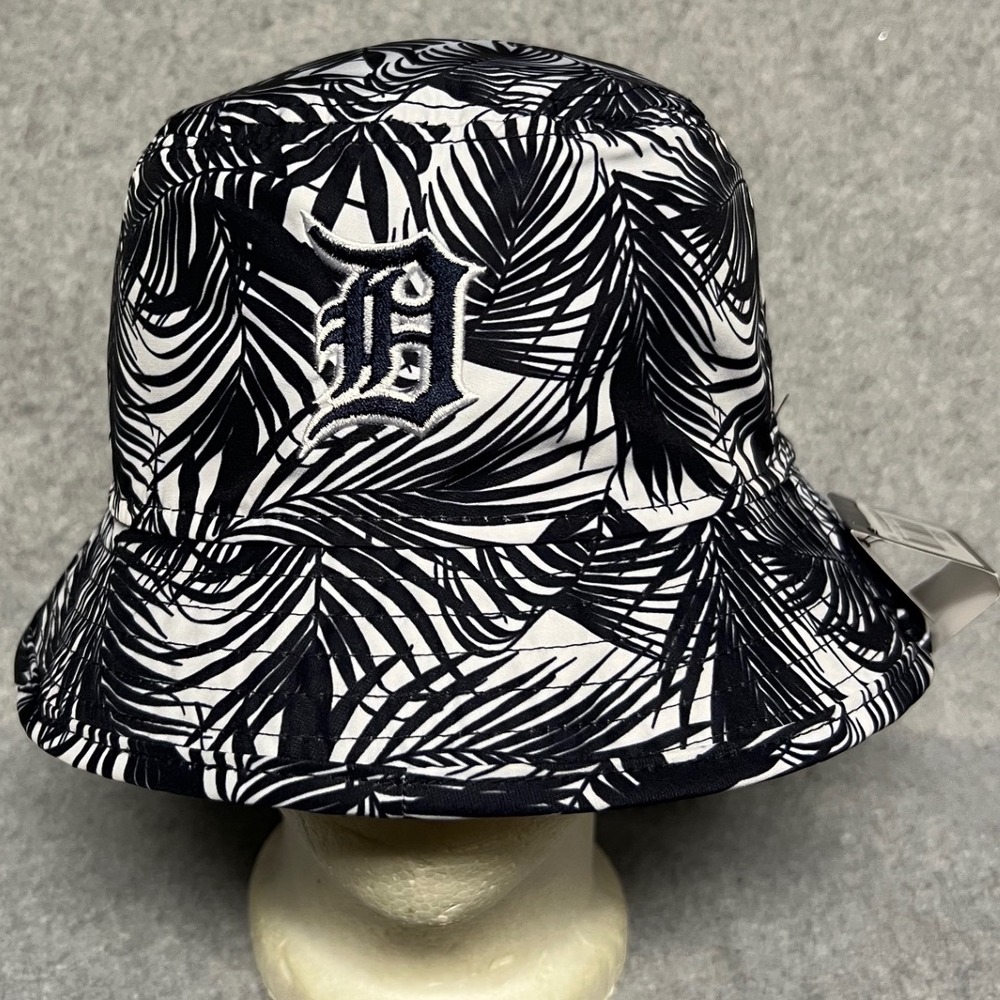 New Era Detroit Tigers MLB Reversible Bucket Hat Medium Black White Tropical